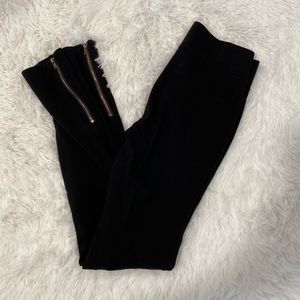 Leggings w/ Zippers on the Ankles - Size Small